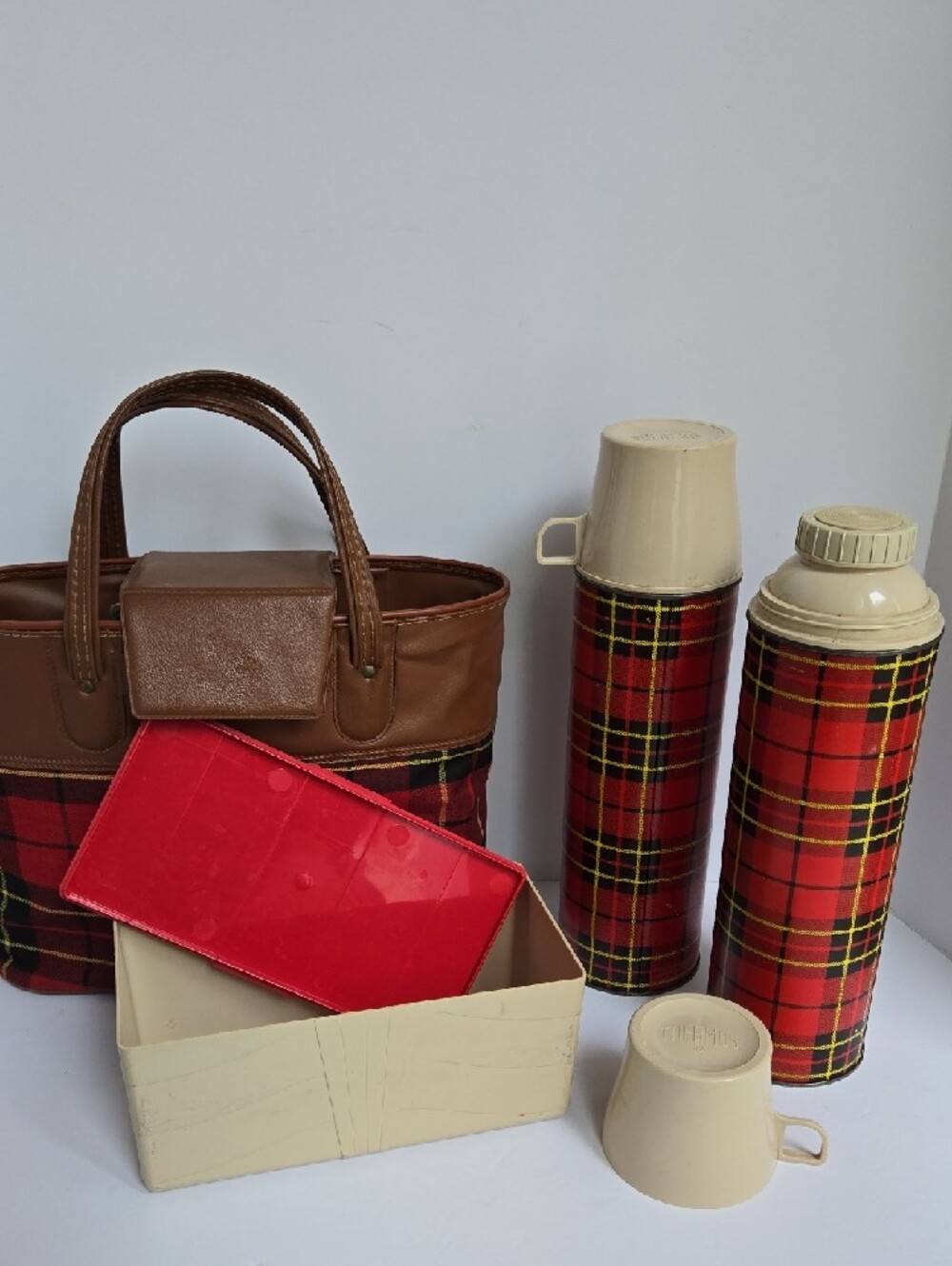 Thermos Brown & Red Plaid Tote Bag with Matching Thermoses & Box - Picture 3 of 13